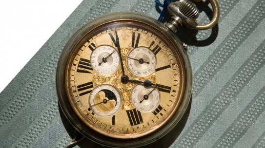 What is the Difference Between Vintage and Antique Watches?