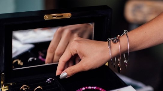 When to Resell Jewelry