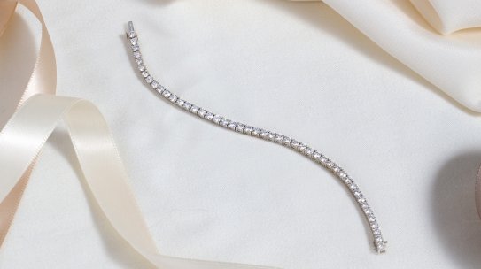 Diamond Shopping Checklist: 4 Things to Ask Your Jeweler