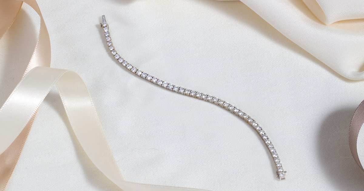 Diamond Shopping Checklist: 4 Things to Ask Your Jeweler
