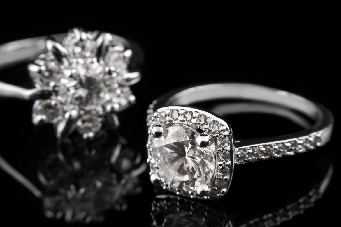 How to Choose Hypoallergenic Jewelry