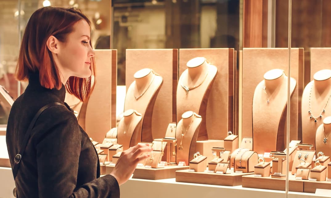 how to choose a necklace