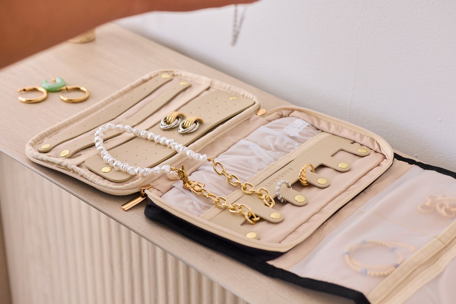 hanging-travel-jewelry-organizer