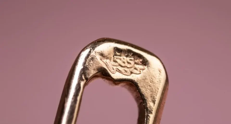 what does 585 jewelry mean