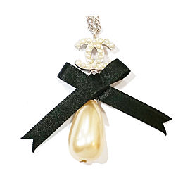 Chanel CC Silver Tone Black Ribbon Simulated Glass Pearl Dangle Pendant Necklace
