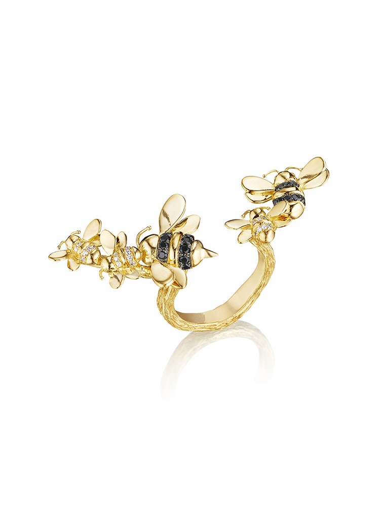 The Wonderland Between the Finger Bee Ring