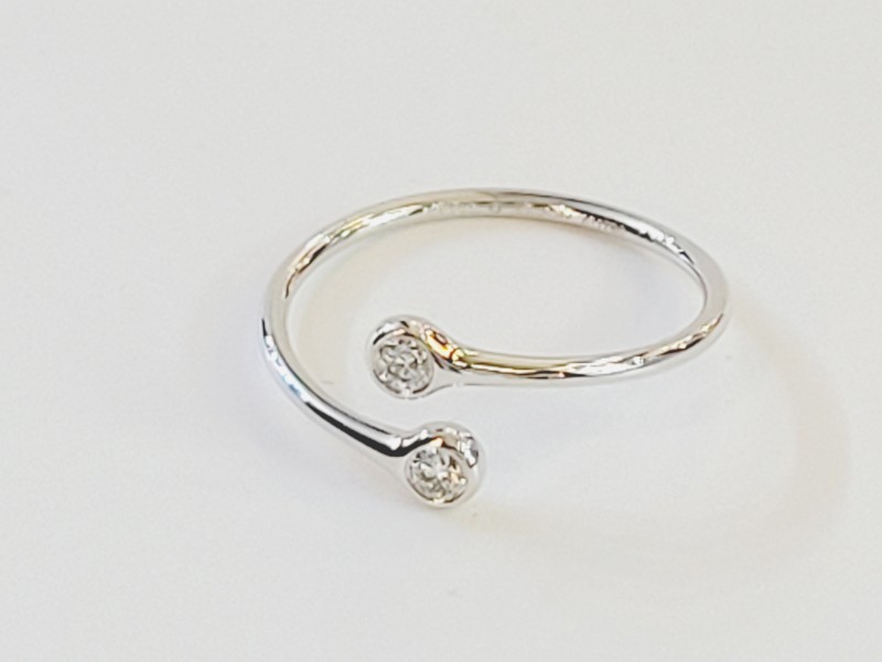 Tiffany hoop ring top