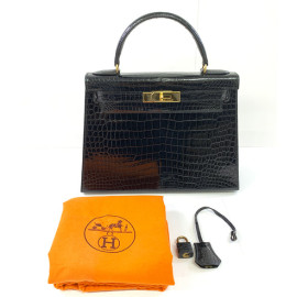 HERMÈS Porosus Crocodile Kelly 28 Sellier handbag in Black with Gold hardware