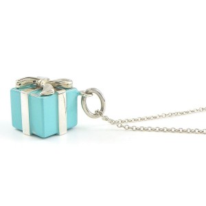 Tiffany blue box necklace top