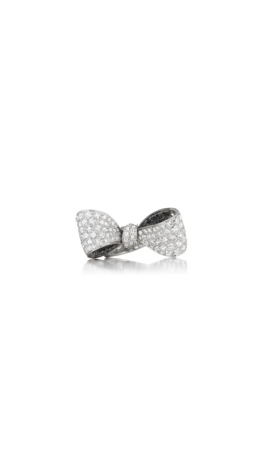 Bow White & Black Diamond Ring 