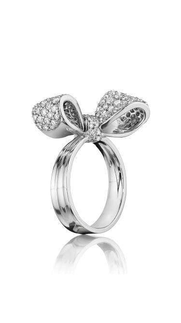18K Gold Small Bow Diamond Ring
