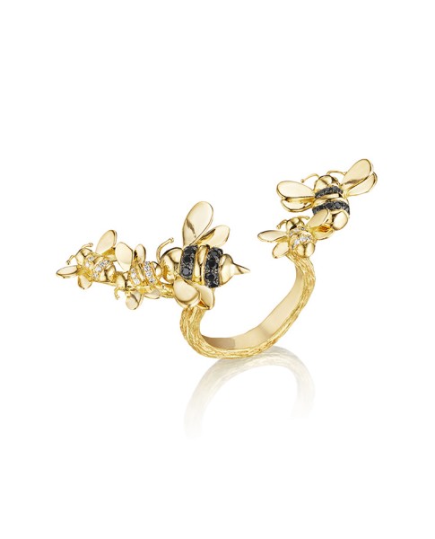 The Wonderland Between the Finger Bee Ring